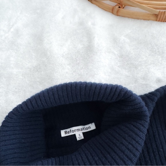 Reformation Luisa Cropped Turtleneck Sweater Navy Blue Cashmere - Picture 8 of 10